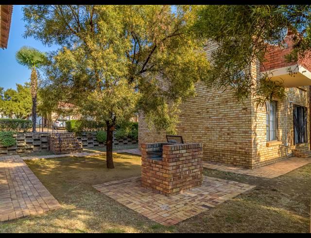 2 BEDROOM APARTMENT TO LET IN KENGIES